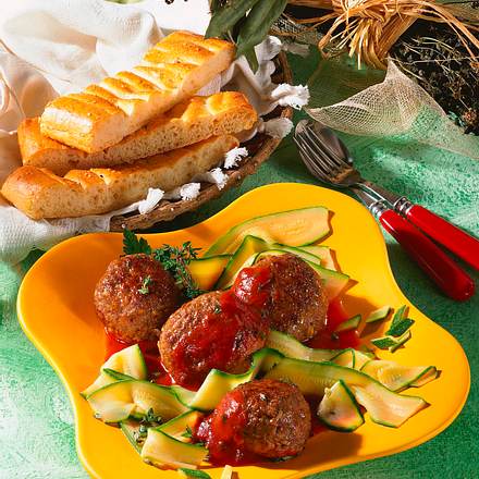 Frikadellen mit Tomatensoße Rezept Frikadellen mit Tomatensoße Rezept