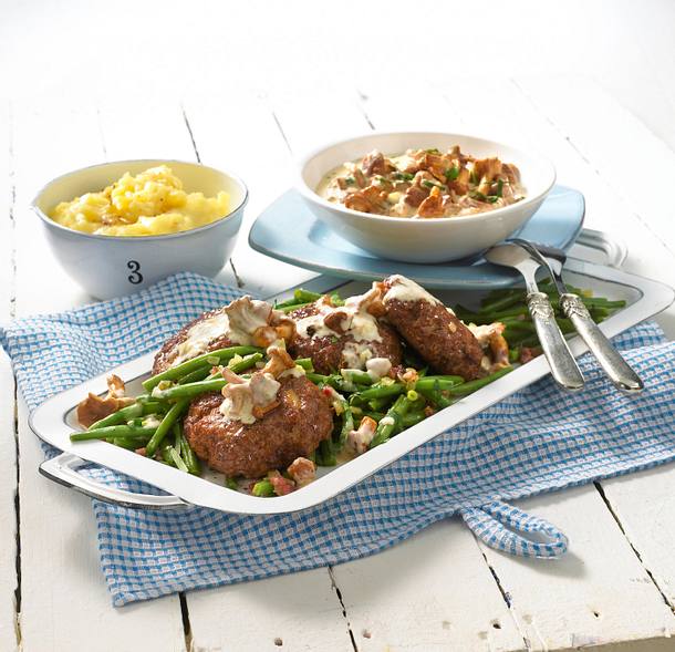 Frikadellen zu Petersilienbohnen Rezept Frikadellen zu Petersilienbohnen Rezept