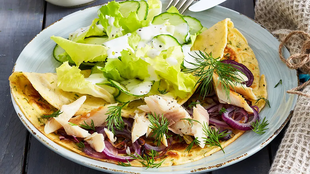 F(r)isch aus der Kombüse: Dill-Pfannkuchen mit Forelle Rezept - Foto: LECKER @ Bauer Media Group F(r)isch aus der Kombüse: Dill-Pfannkuchen mit Forelle Rezept - Foto: LECKER @ Bauer Media Group
