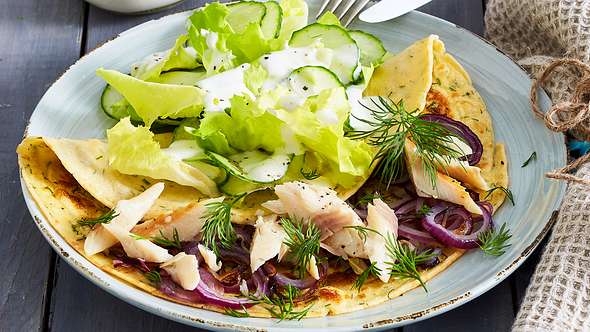 F(r)isch aus der Kombüse: Dill-Pfannkuchen mit Forelle Rezept - Foto: House of Food / Bauer Food Experts KG