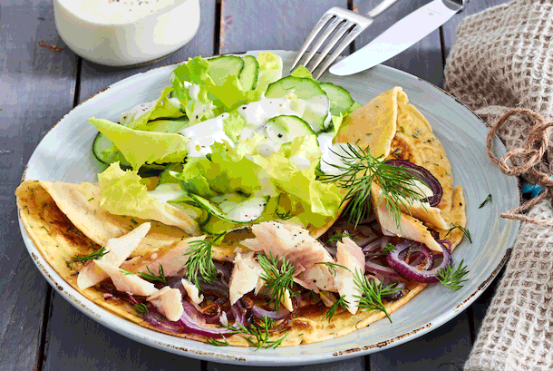 F(r)isch aus der Kombüse: Dill-Pfannkuchen mit Forelle Rezept