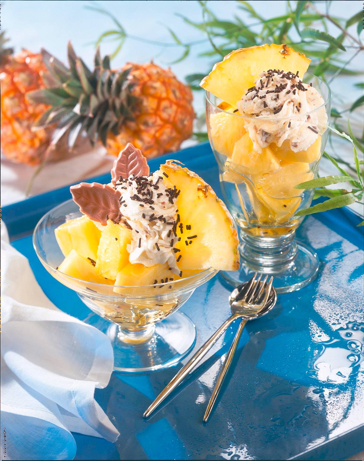 Frische Ananas mit Baileys-Sahne Rezept