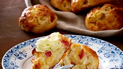 Frische Apfel-Hefebrötchen Rezept - Foto: LECKER @ Bauer Media Group