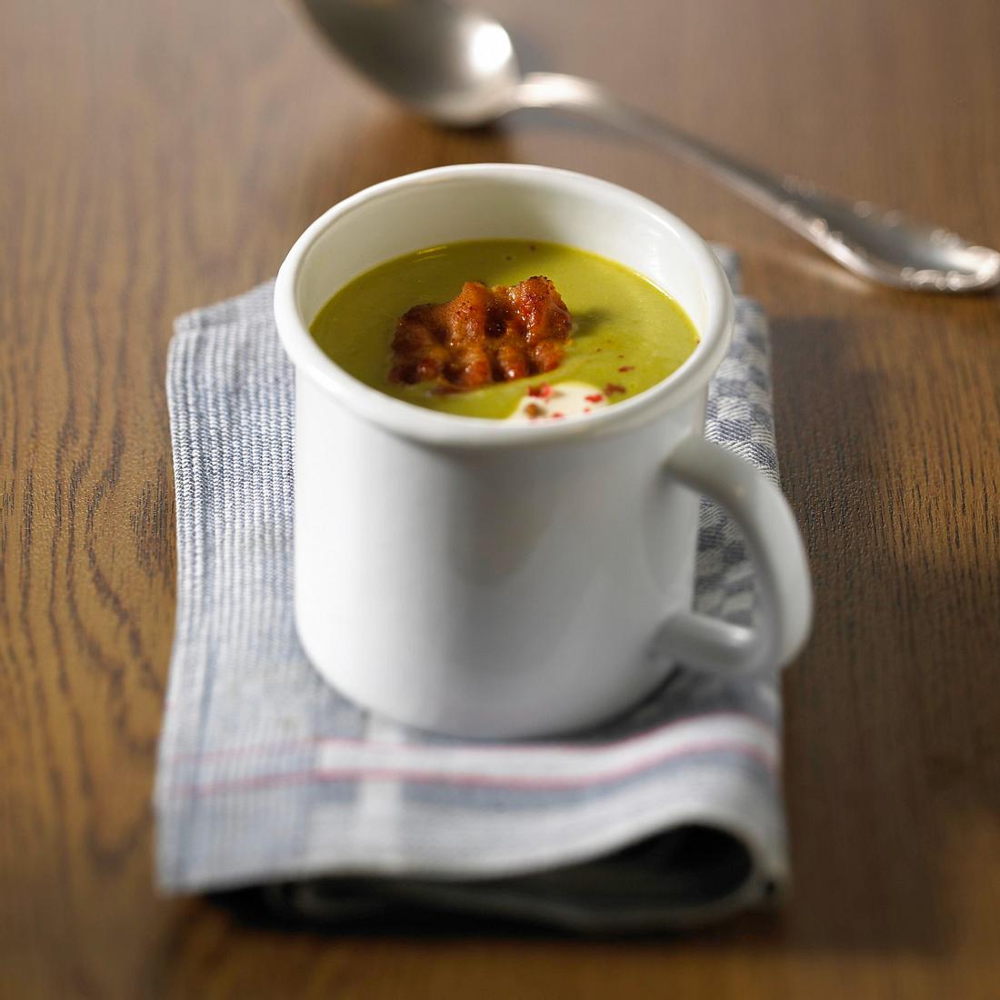 Frische Erbsensuppe mit Speck Rezept | LECKER