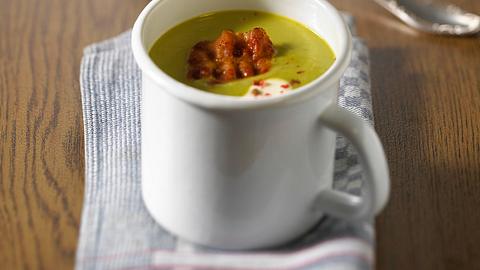 Frische Erbsensuppe mit Speck Rezept - Foto: Pretscher, Tillmann