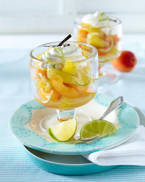 Frische Früchte mit Vanillejoghurt Rezept | LECKER