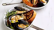 Frische Miesmuscheln „Nordsee trifft Mittelmeer“ Rezept - Foto: Are Media Syndication Frische Miesmuscheln „Nordsee trifft Mittelmeer“ Rezept - Foto: Are Media Syndication