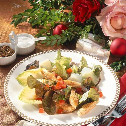 Frischer Salat mit Croûtons Rezept Frischer Salat mit Croûtons Rezept