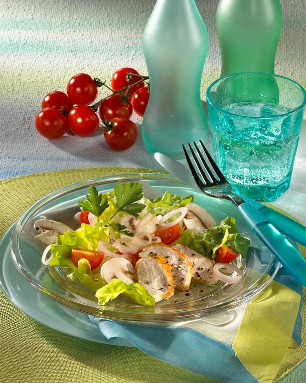 Frischer Salat mit Hähnchenbrust Rezept | LECKER