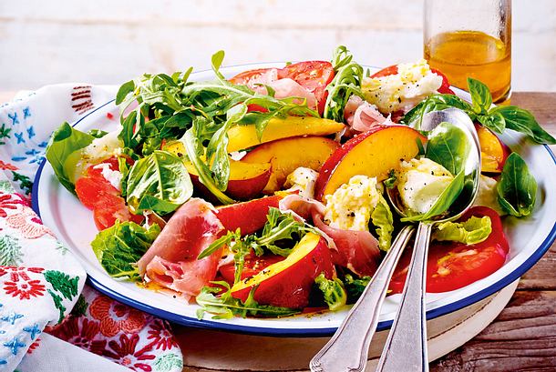 Frischer Sommersalat mit Nektarinen Rezept