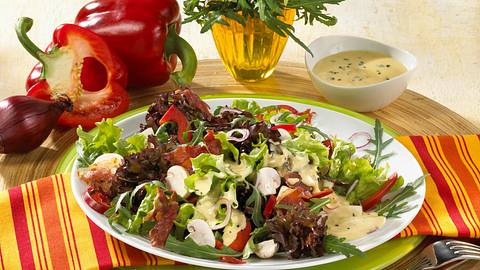 Frischer Sommersalat mit Serrano-Schinken Rezept - Foto: Maass