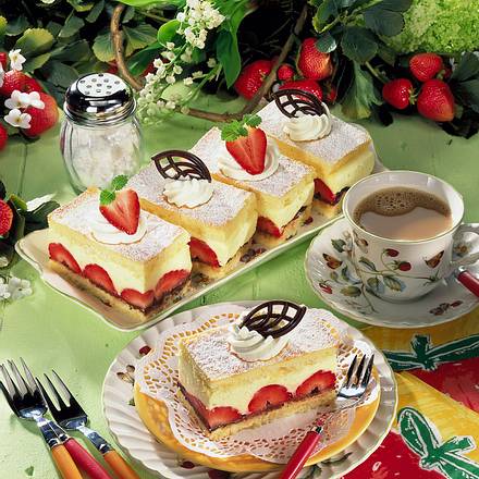 Frischkäse-Erdbeer-Schnitten Rezept Frischkäse-Erdbeer-Schnitten Rezept