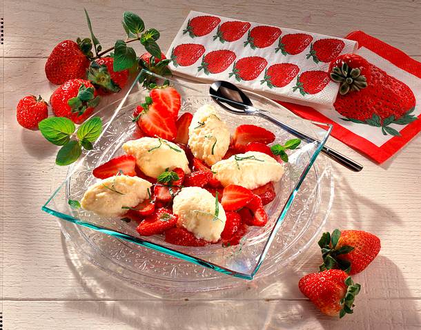 Frischkäse-Nocken mit marinierten Erdbeeren Rezept
