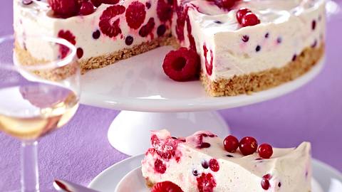 Frischkäse-Beeren-Kuchen mit Keksbröselboden Rezept - Foto: House of Food / Bauer Food Experts KG