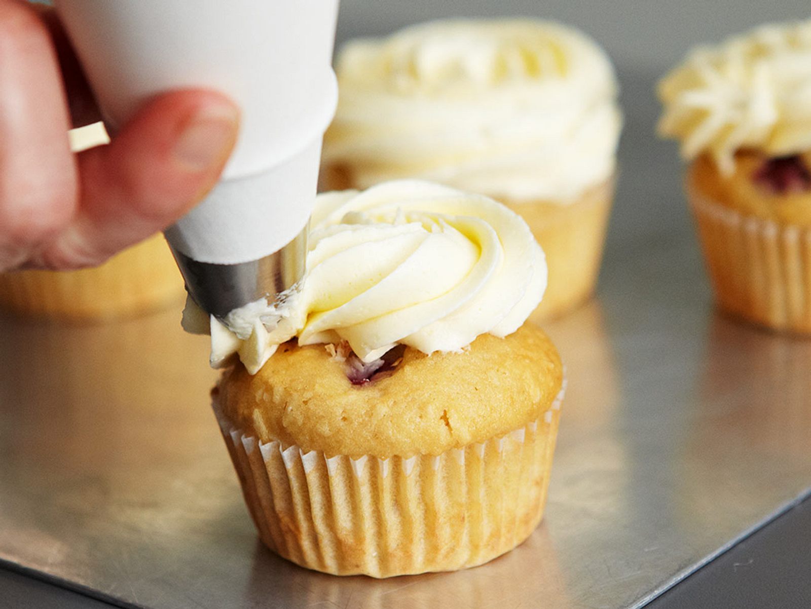 Wie lange hält Frischkäsefrosting?