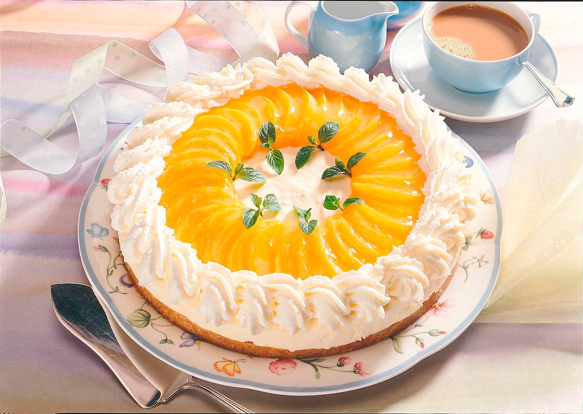 Frischkäse-Sahne-Torte mit Pfirsichen Rezept