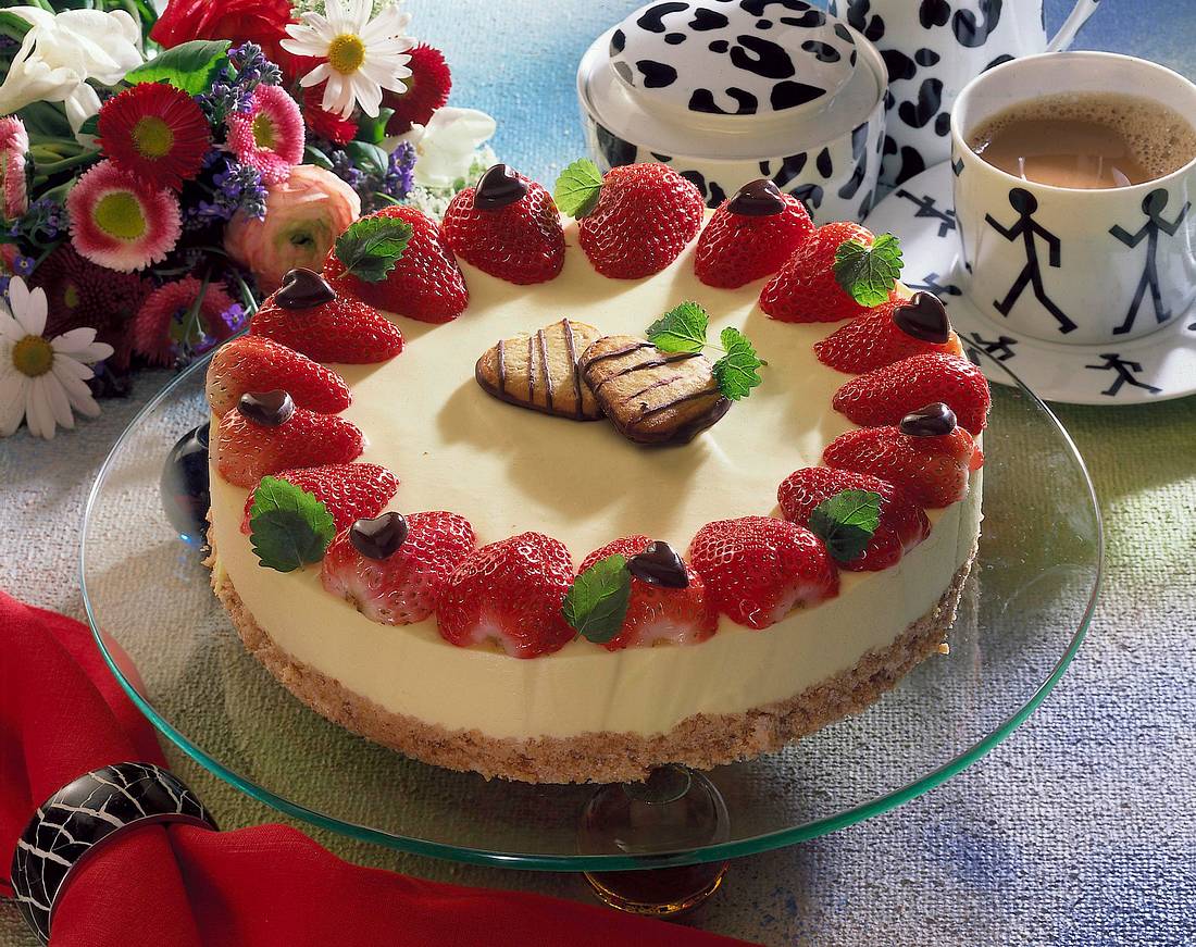 Frischkäsetorte Rezept | LECKER