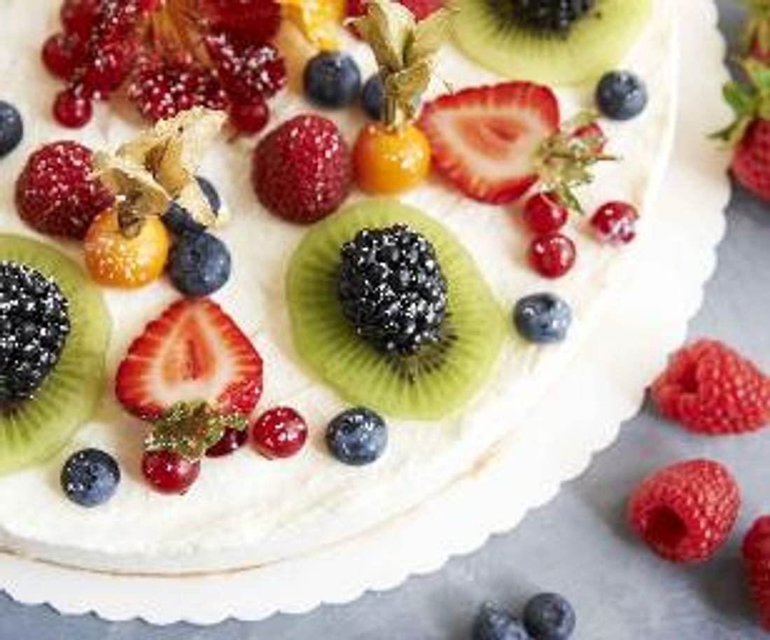 Frischkäsetorte mit Löffelbiskuit (Enie backt) Rezept | LECKER