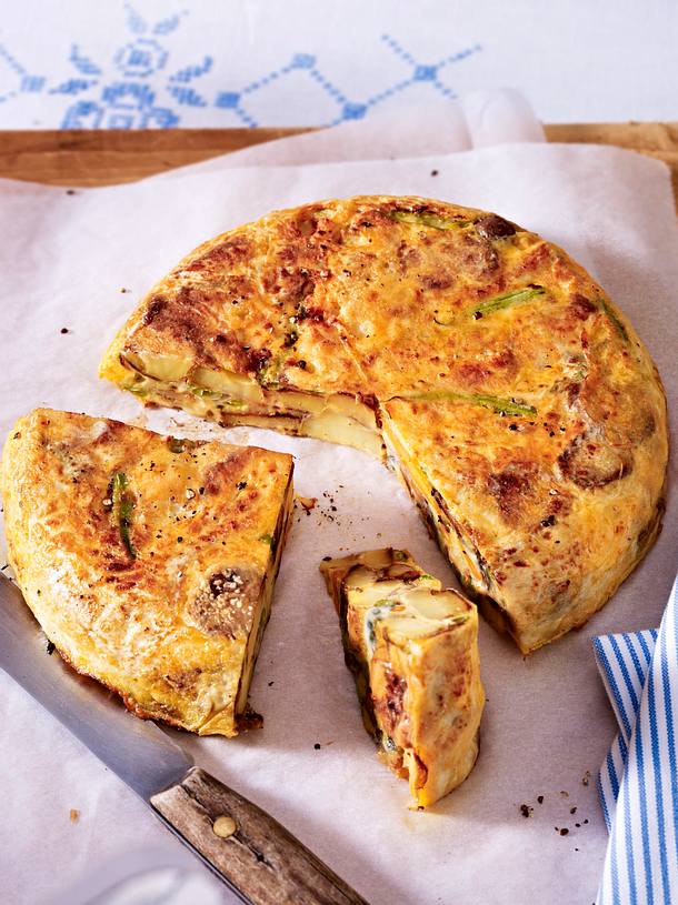 Frittata aus neuen Kartoffeln, grünen Bohnen und Möhren Rezept | LECKER