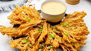 Frittierte Enoki-Pilze mit Chili-Mayo Rezept - Foto: Show Heroes