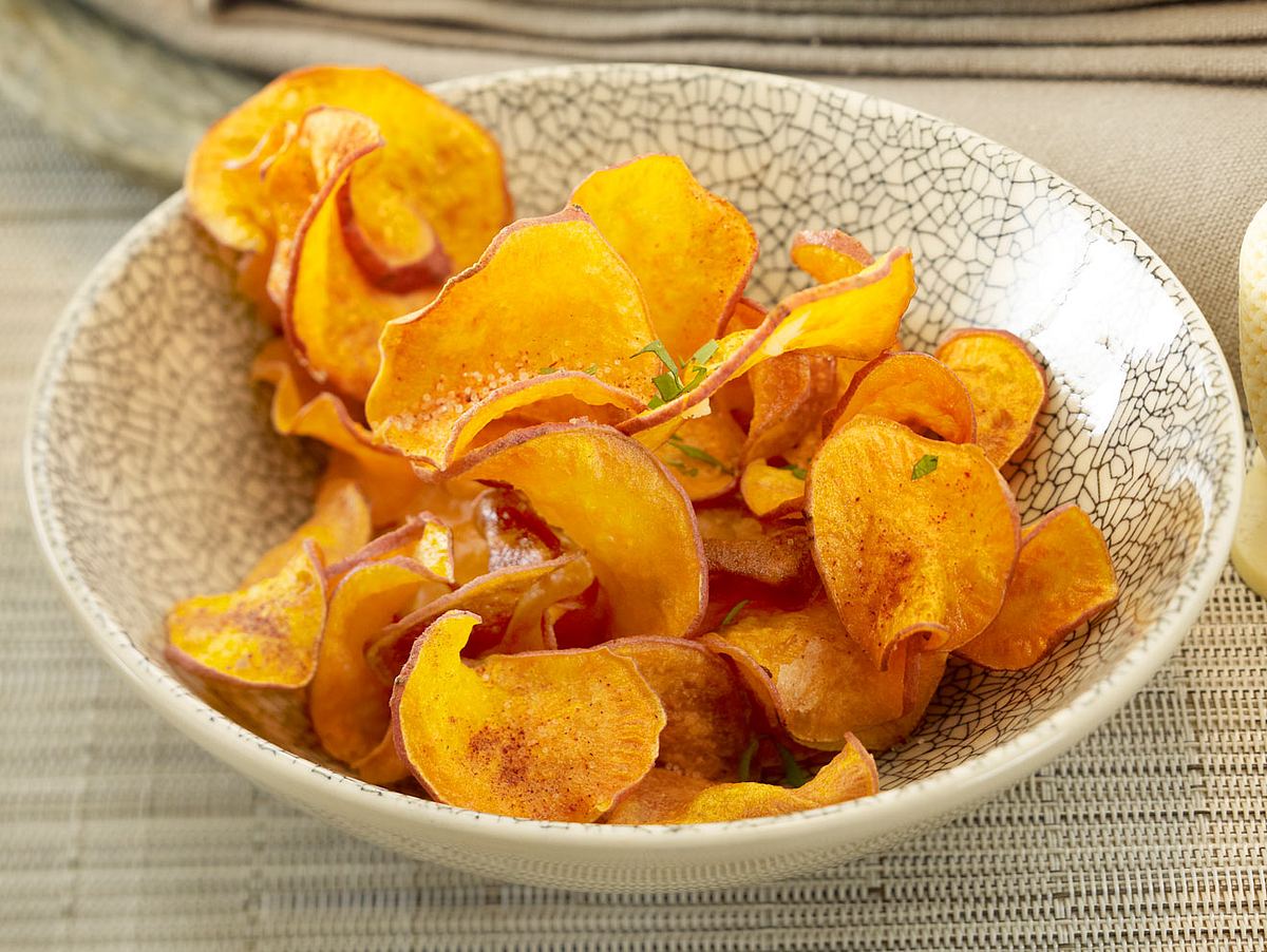 Frittierte Süßkartoffeln mit Zimt und Kräutern Rezept