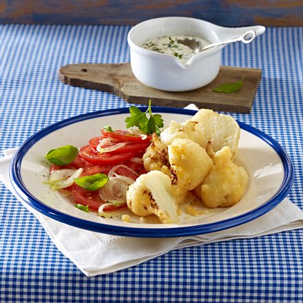 Frittierter Blumenkohl mit Parmesankruste zu Remoulade und Tomatensalat Rezept