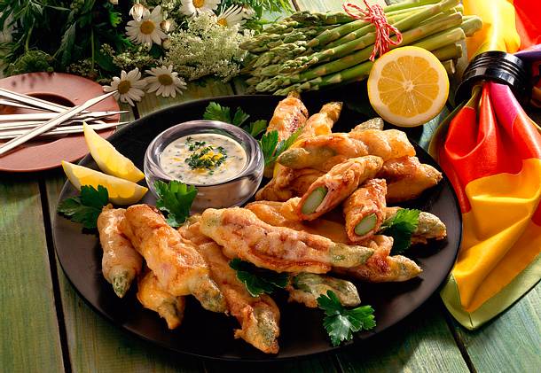 Frittierter Spargel mit Joghurt-Dip Rezept Frittierter Spargel mit Joghurt-Dip Rezept