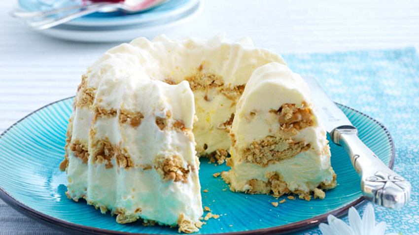 Frozen Cheesecake (Käsekuchenparfait) mit Butterkeksen und Zitrone Rezept - Foto: House of Food / Bauer Food Experts KG