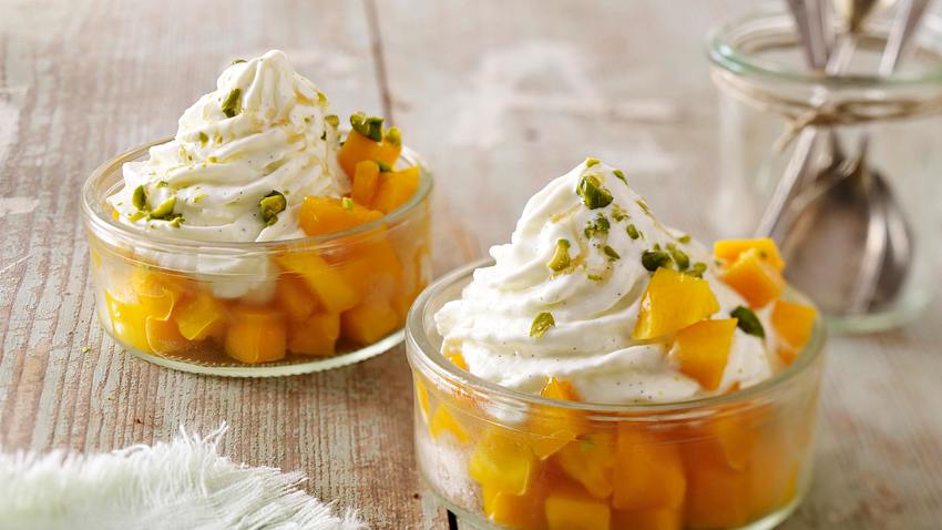 Frozen Joghurt auf Mango Rezept - Foto: House of Food / Bauer Food Experts KG