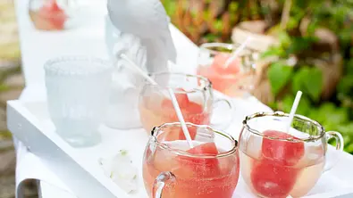 Frozen Melonenlollis im Sekt Rezept - Foto: LECKER @ Bauer Media Group