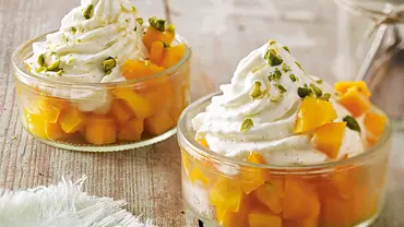 Frozen Vanilla Yoghurt mit Mango & Honig Rezept - Foto: LECKER @ Bauer Media Group