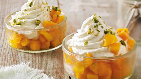 Frozen Vanilla Yoghurt mit Mango & Honig Rezept - Foto: House of Food / Bauer Food Experts KG