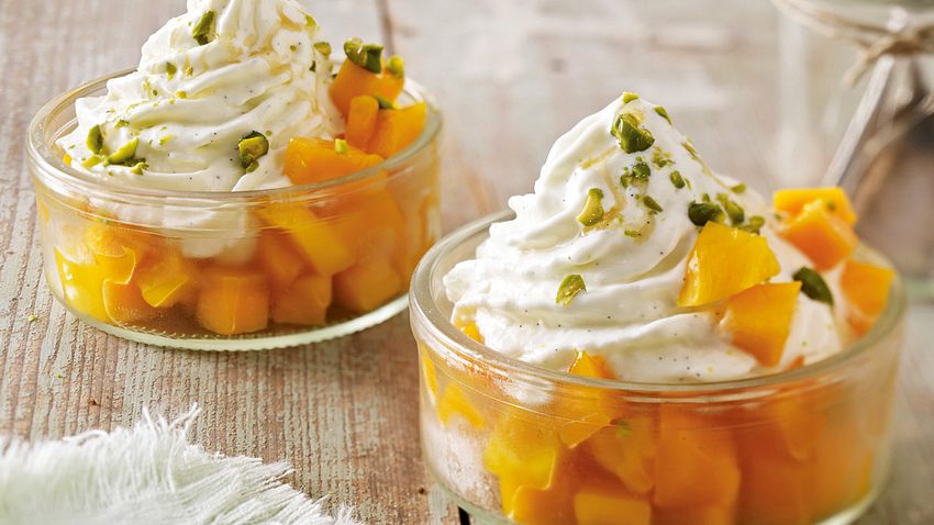 Frozen Vanilla Yoghurt mit Mango & Honig Rezept - Foto: House of Food / Bauer Food Experts KG