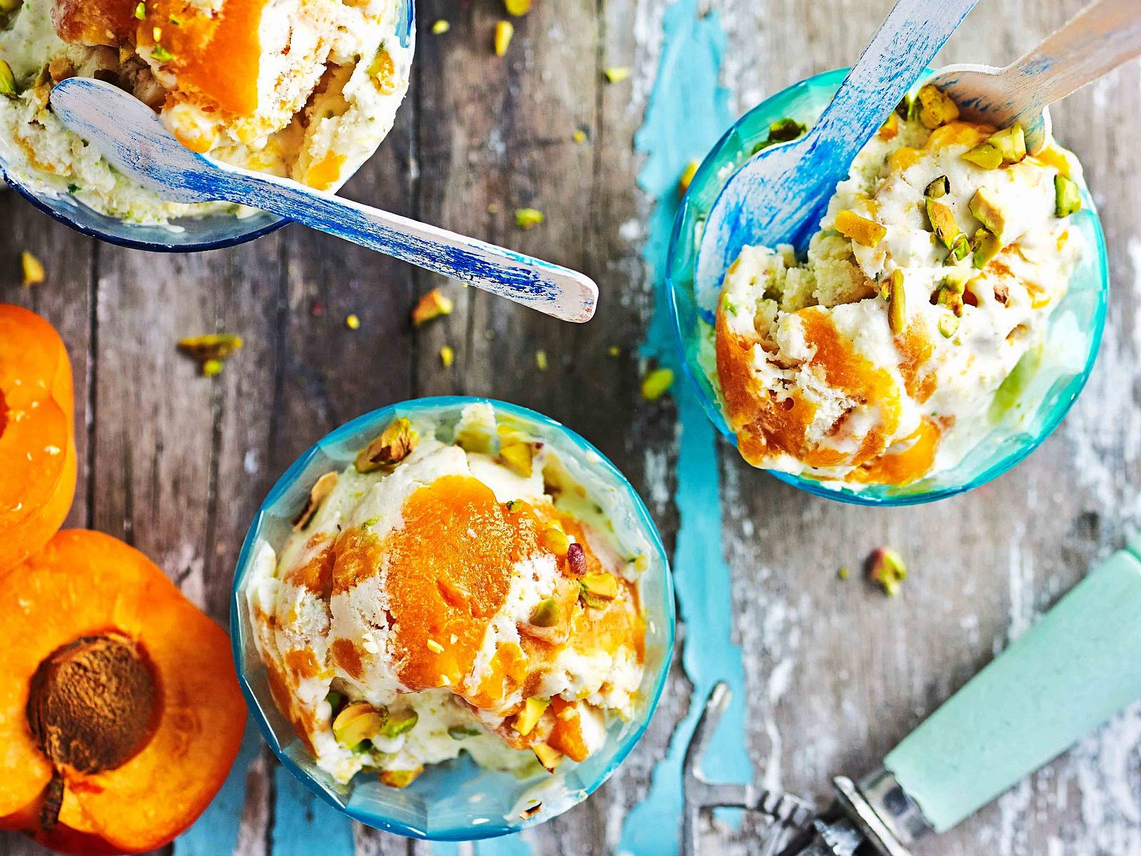 Frozen Yogurt mit Aprikosen Rezept | LECKER