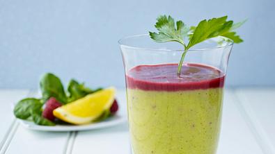 Früchte-Smoothie mit Feldsalat Rezept - Foto: LECKER @ Bauer Media Group
