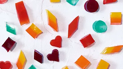 Fruchtgummi-Schwipsis „Beeren-Mocktail“ (alkoholfrei) Rezept - Foto: LECKER @ Bauer Media Group