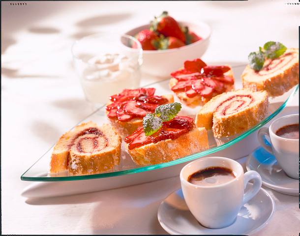 Fruchtige Biskuitrolle Rezept