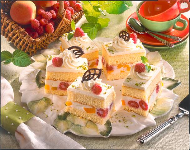 Fruchtige Biskuitschnitten Rezept Fruchtige Biskuitschnitten Rezept