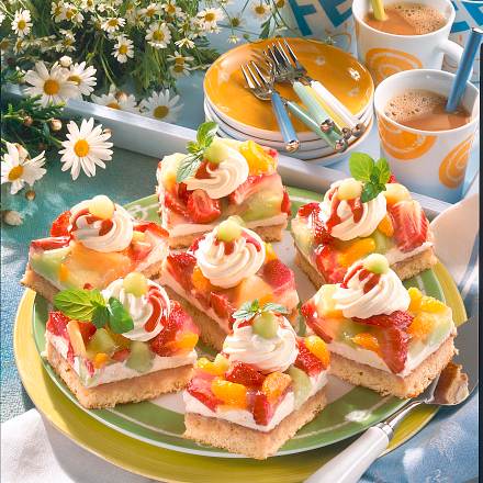 Fruchtige Saure-Sahne-Schnitten Rezept Fruchtige Saure-Sahne-Schnitten Rezept