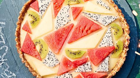 Fruchtige Tarte mit Dattelboden Rezept - Foto: House of Food / Bauer Food Experts KG