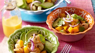 Fruchtiger Garnelen-Avocado-Salat mit Mango Rezept - Foto: LECKER @ Bauer Media Group