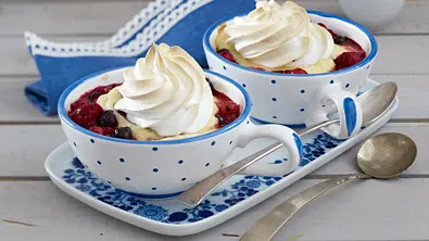 Fruchtiger Grieß-Auflauf aus der Tasse Rezept - Foto: LECKER @ Bauer Media Group