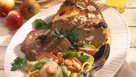 Fruchtiger Hackbraten mit Spätzle Rezept - Foto: House of Food / Bauer Food Experts KG