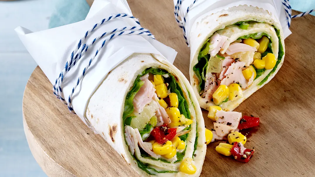 Fruchtiger Hähnchen-Wrap Rezept - Foto: LECKER @ Bauer Media Group Fruchtiger Hähnchen-Wrap Rezept - Foto: LECKER @ Bauer Media Group