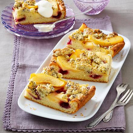 Fruchtiger Quitten-Preiselbeerkuchen mit Mohnstreuseln Rezept