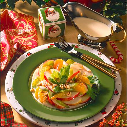 Fruchtiger Salat mit Nüssen Rezept Fruchtiger Salat mit Nüssen Rezept