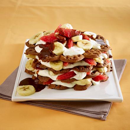 Fruchtiger Schoko-Waffelturm Rezept Fruchtiger Schoko-Waffelturm Rezept