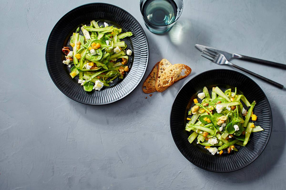 Fruchtiger Spargelsalat mit Ziegenkäse Rezept