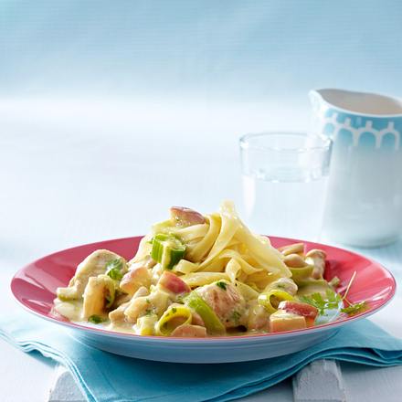 Fruchtiges Puten-Geschnetzeltes mit Bandnudeln Rezept Fruchtiges Puten-Geschnetzeltes mit Bandnudeln Rezept