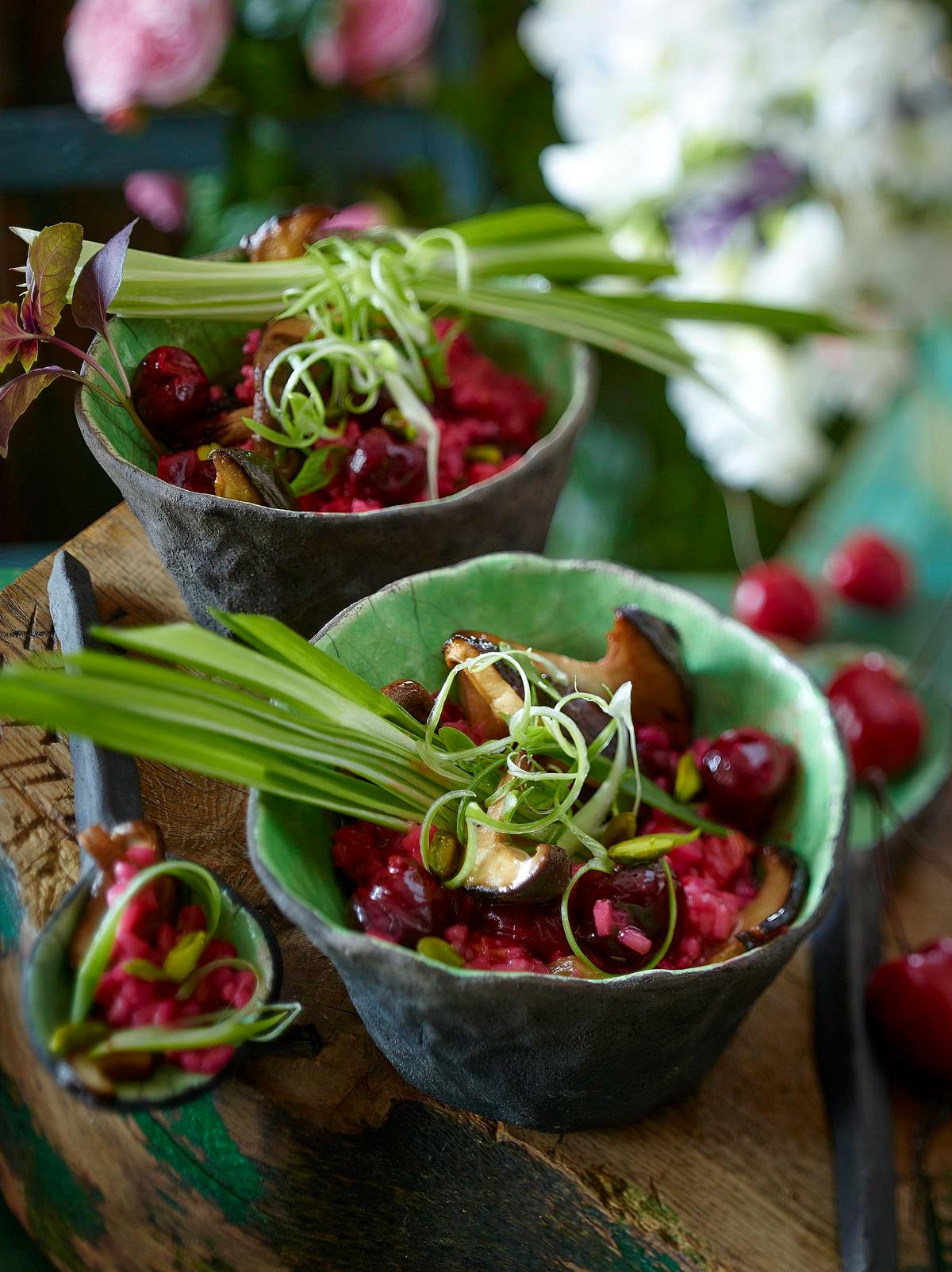 Fruchtiges Risotto mit Kirschen, Kräuterseitlingen, Pistazien und Lauchzwiebeln Rezept